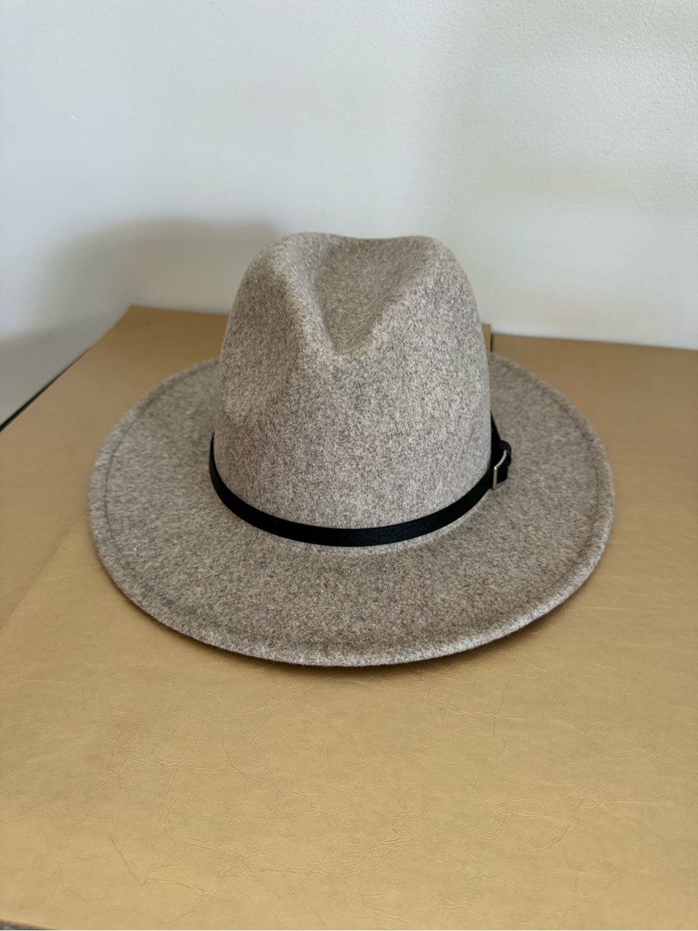 Wool-blended Neutral Felt Fedora with Slim Black Band